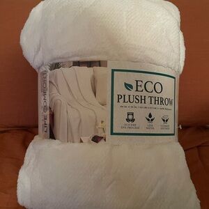 Life Comfort Eco Plush Throw Blanket